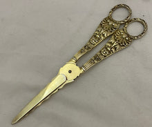 Load image into Gallery viewer, Stunning pair of Georgian grape shears, Charles Rawlings, London, 1820