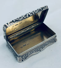 Load image into Gallery viewer, English Presentation Snuff Box, Edward Smith, Birmingham, 1861