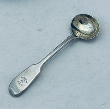 Load image into Gallery viewer, Georgian English Salt with matching crested spoon, London, Wakelin &amp; Taylor, 1782